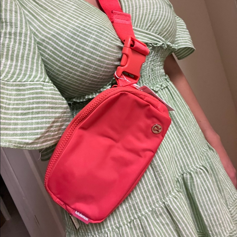 **(NWT) lululemon**
Everywhere Belt Bag 1L Extended Strap in Pale Raspberry